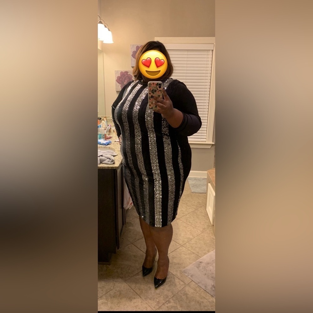 ELOQUII Plus Size- Velvet & Sequin Long Sleeve Bodycon Cocktail Dress- Size 24w - Picture 3 of 10